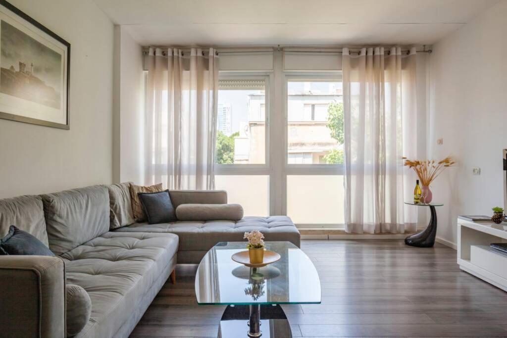 Big Apartment Next To Gordon Beach Plus Free Parking Tel Aviv-Jaffa Exterior foto