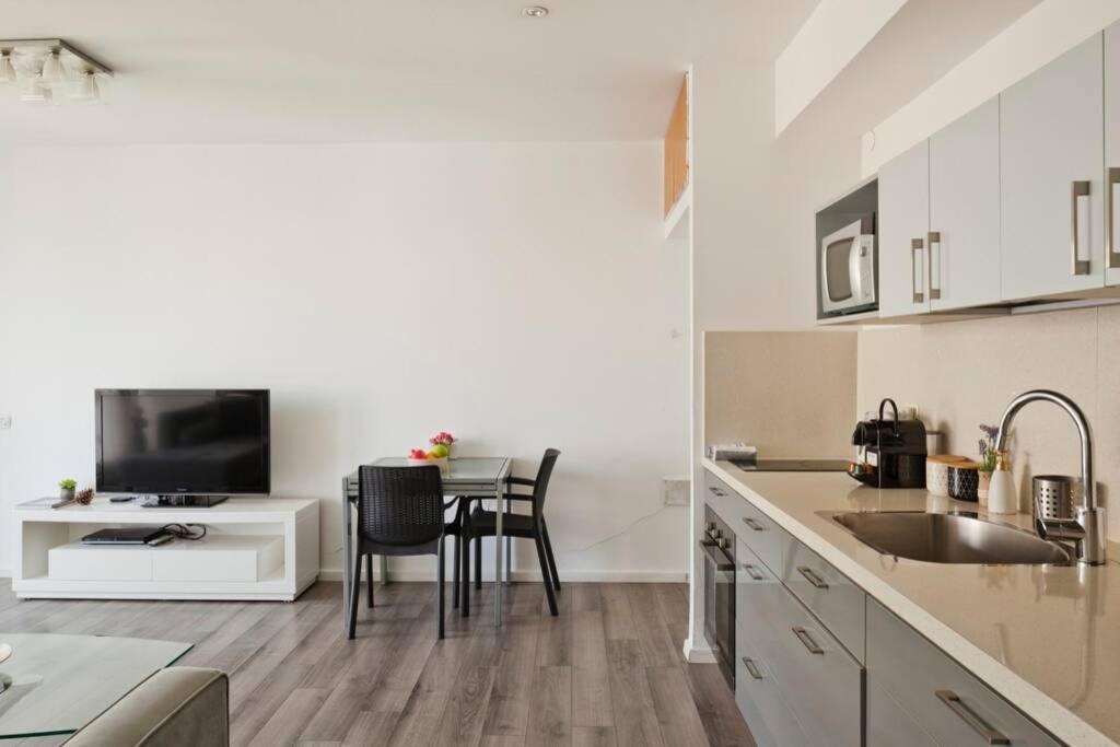 Big Apartment Next To Gordon Beach Plus Free Parking Tel Aviv-Jaffa Exterior foto