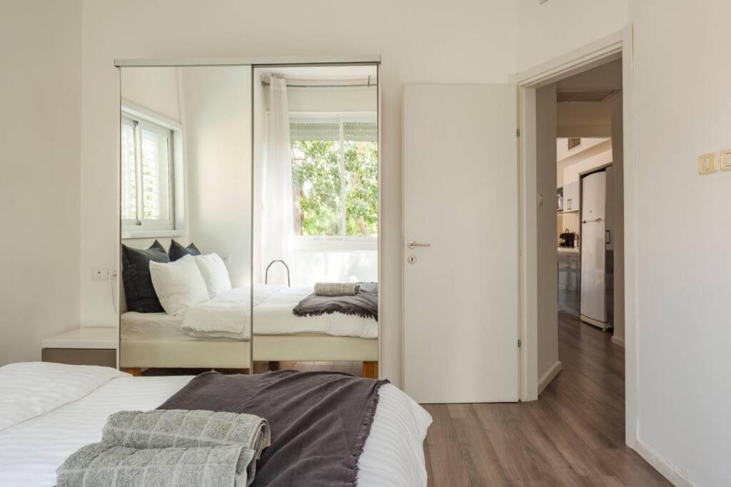 Big Apartment Next To Gordon Beach Plus Free Parking Tel Aviv-Jaffa Exterior foto